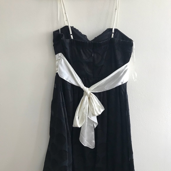 Dresses - Picture 8 of 8